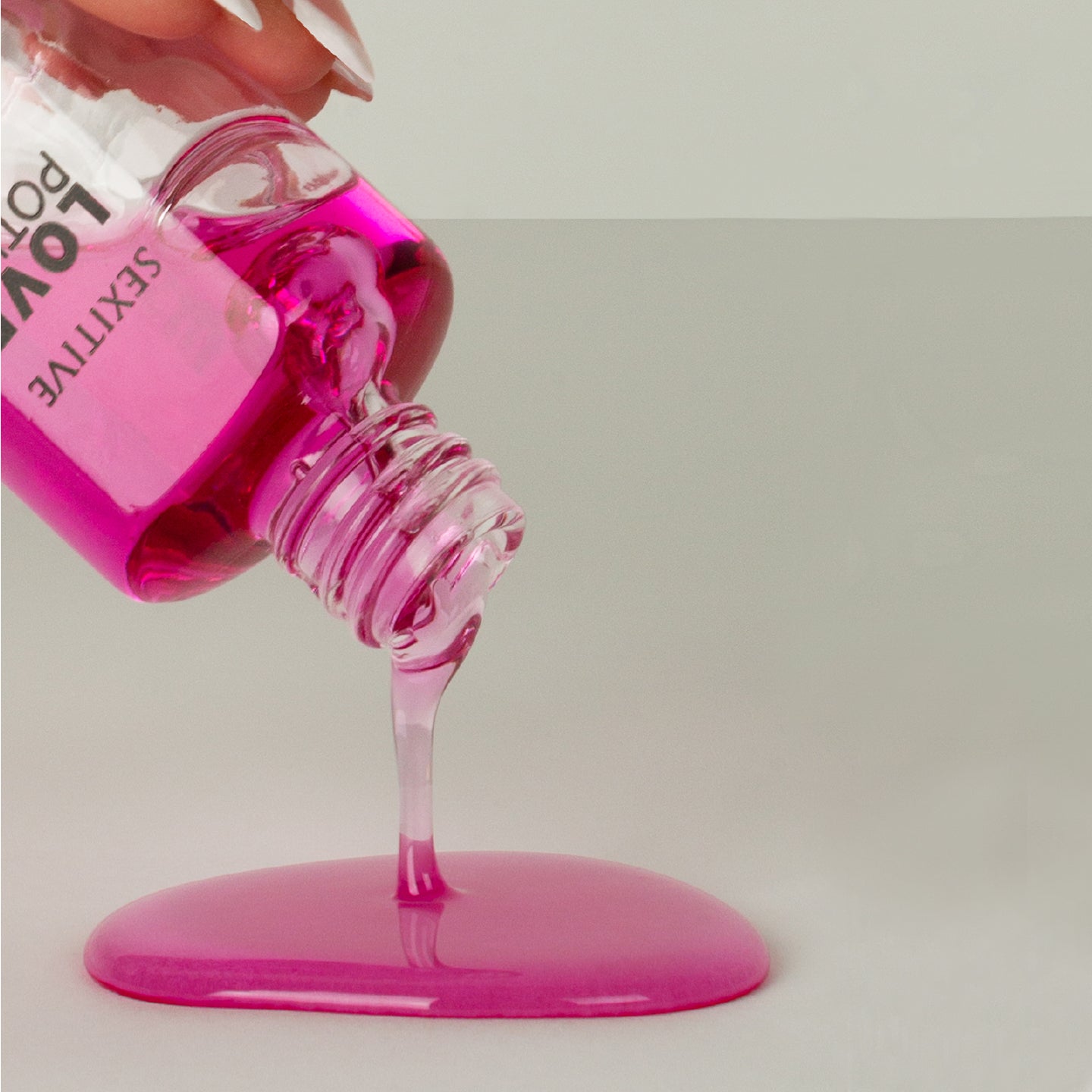 LOVE POTION - Aceite corporal íntimo con sabor a frutos rojos. Sensación envolvente de calor. 30 ml